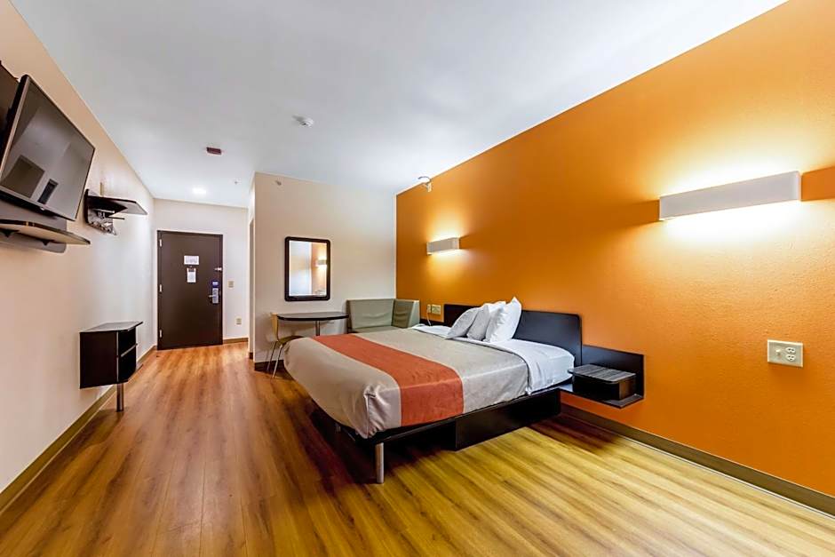 Motel 6-Jourdanton, TX