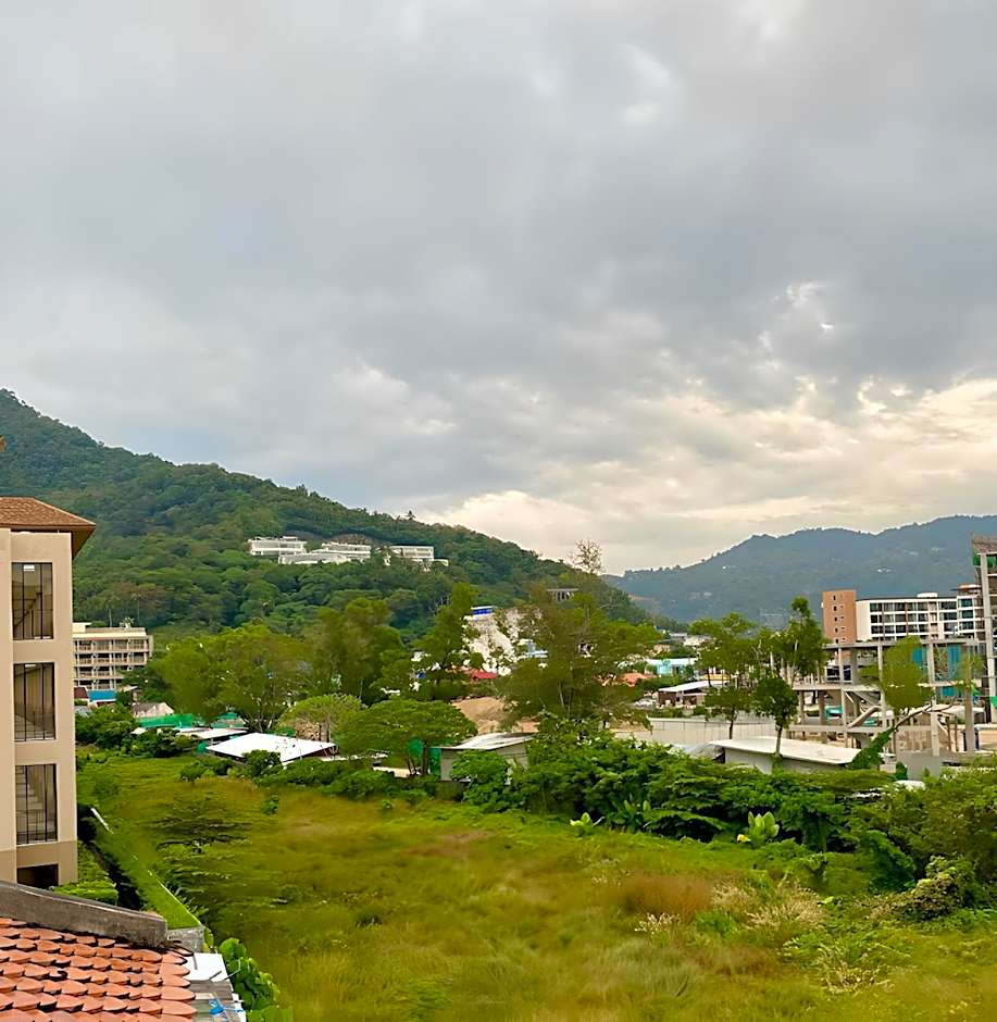 Holiday House Kata & Karon Phuket Hotel