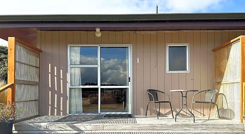 The Crossing Lodge and Backpackers