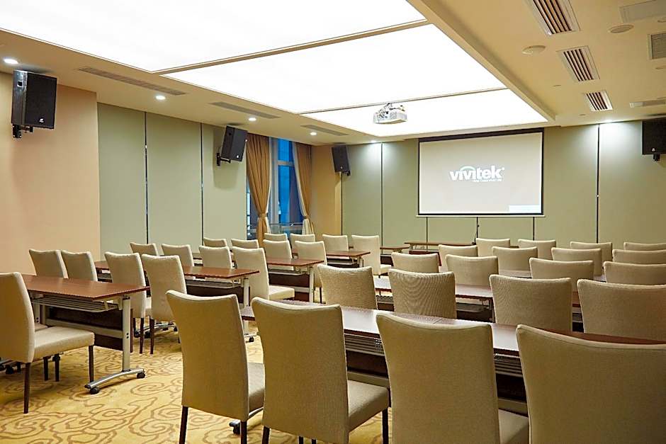 The Thousand Lantern Lake Hotel