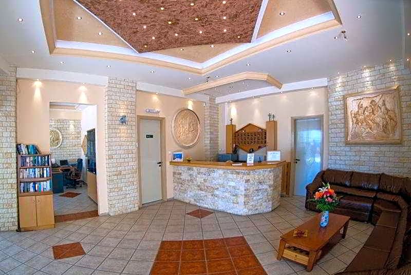 Elpis Studios & Apartments