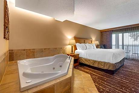 Suite - 1 King Bed, Fireplace, Whirlpool, Lake Front, Balcony, Shower, Nonsmoking