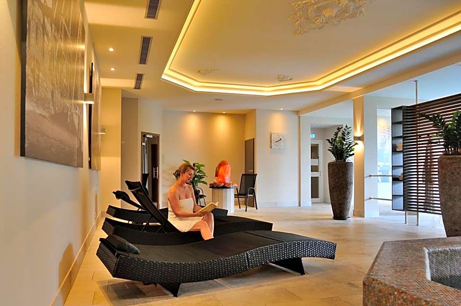 Kurhotel Grüttner mit eigenem Sole Thermal Schwimmbad 32 Grad und Saunalandschaft