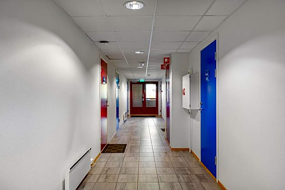 Cozy Studio Close to City, Kitchen & Parking