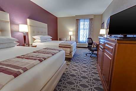 Deluxe Queen Room with Two Queen Beds