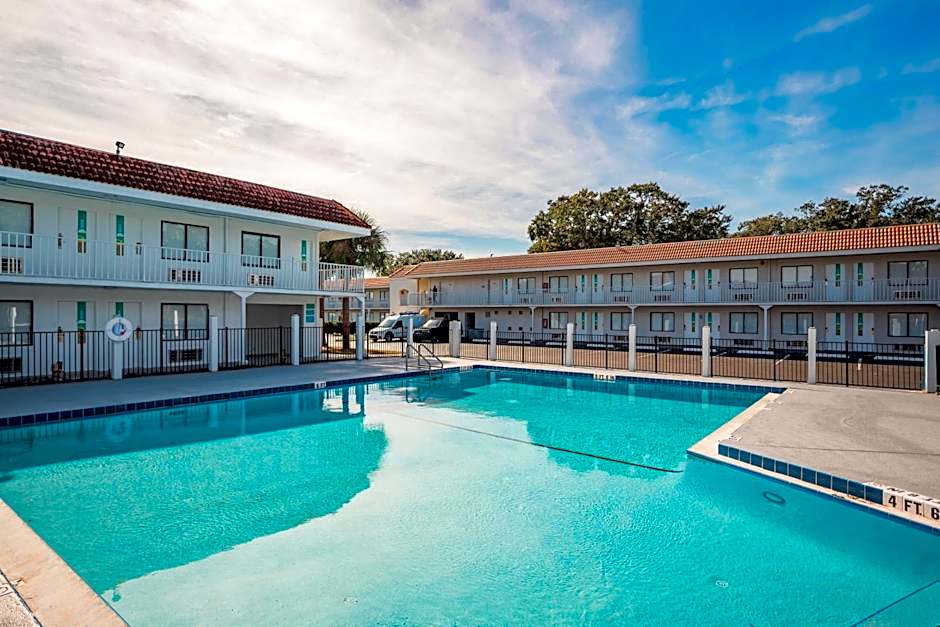 Travelodge by Wyndham Orlando Lake Buena Vista South