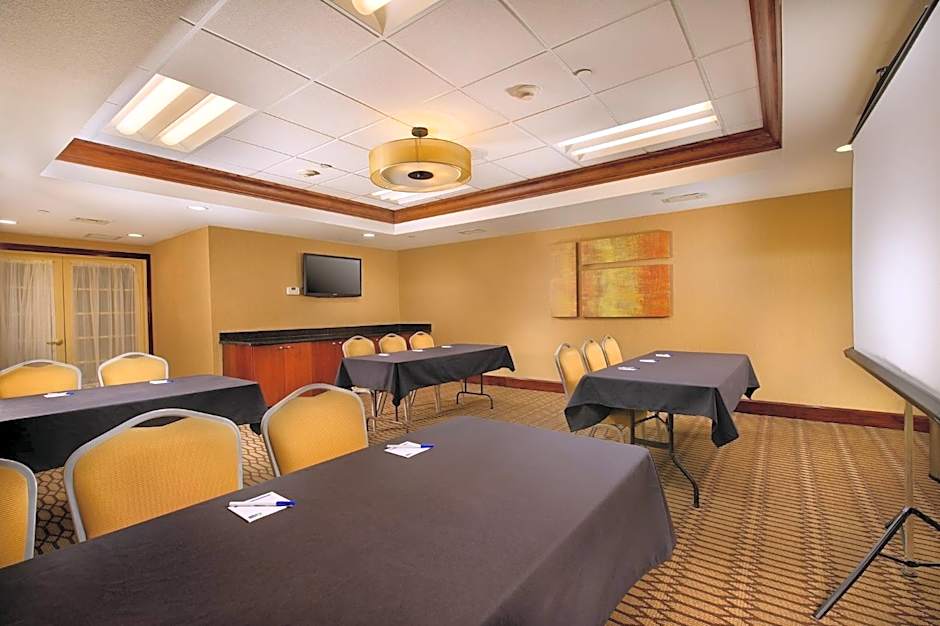 Holiday Inn Express & Suites Manassas By IHG