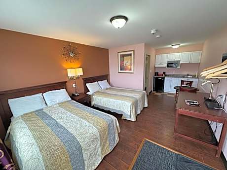 Queen Room with Two Queen Beds and Kitchenette - Non-Smoking