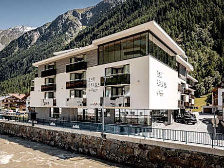 The Deluxe by Regina