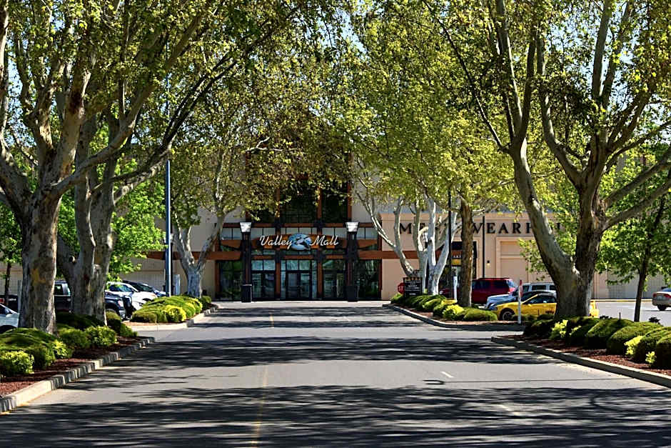 Best Western Plus Ahtanum Inn