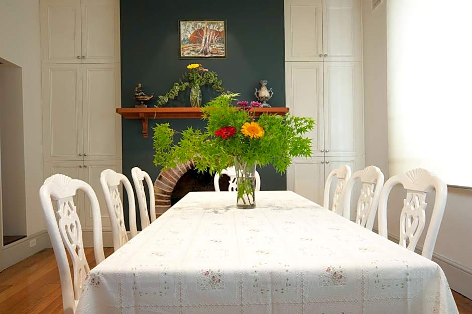 Lowena Cafe and Accommodation