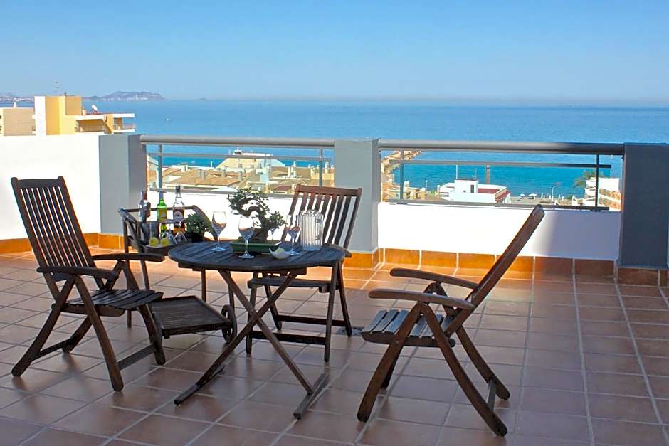 La Familia Gallo Rojo