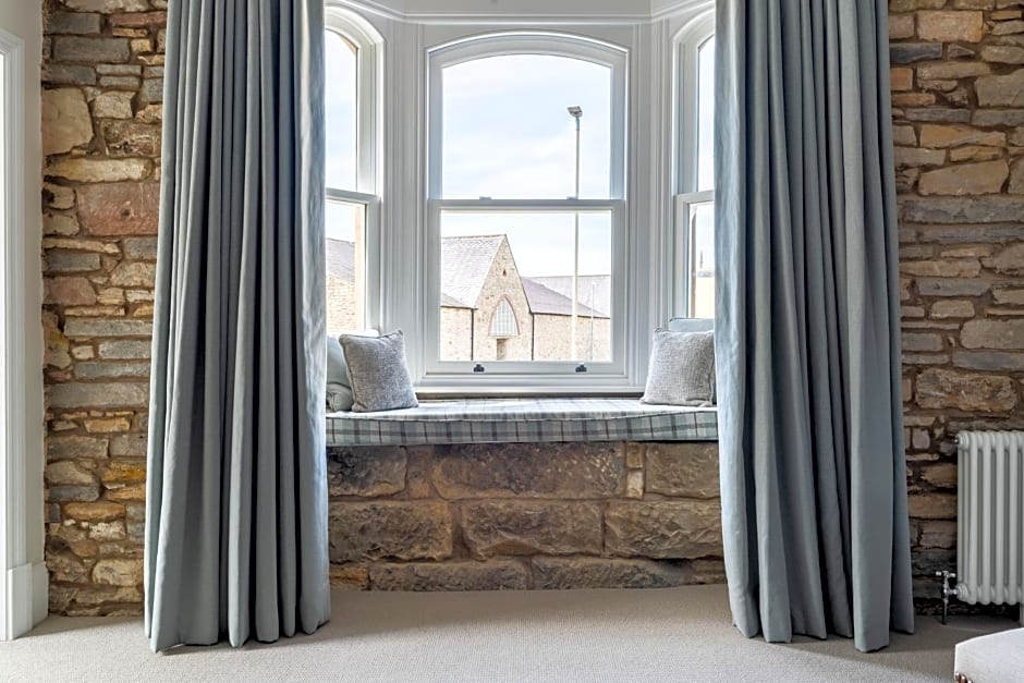 Tithe Barn - Self Check In Hotel