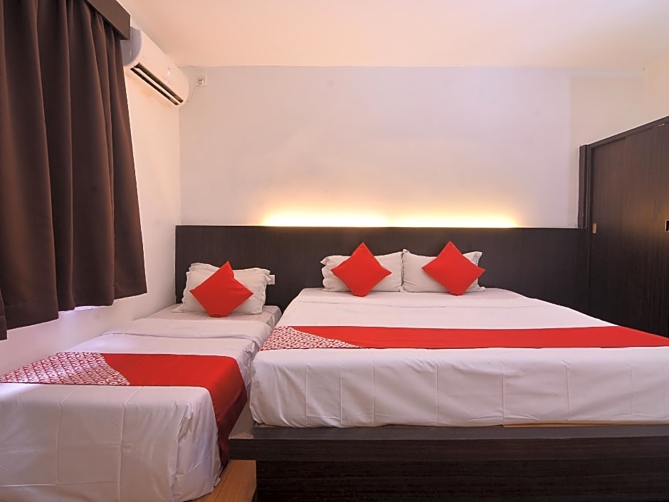 OYO 43960 Laksamana Executive & Boutique Hotel