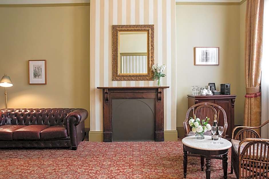 Hadley's Orient Hotel