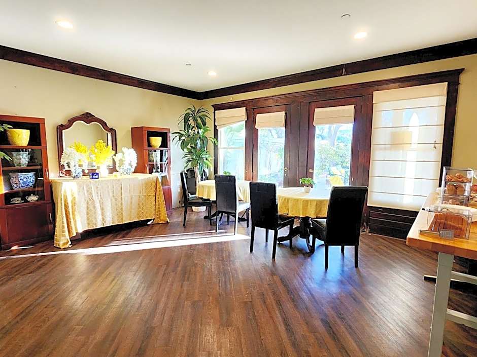 Santa Paula Inn
