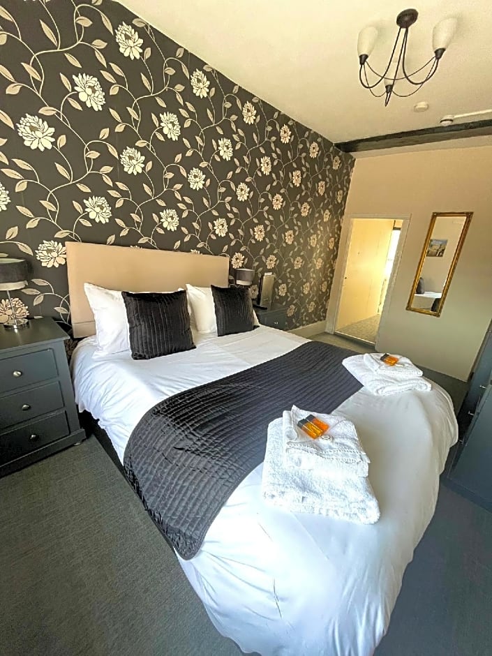 The Crown And Cushion