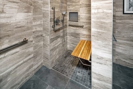 Studio 1 King Plus Acc 3X3 Transfer Shower