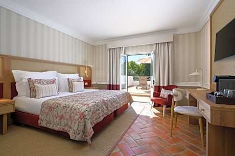 Classic Superior Room with Terrace and Garden View