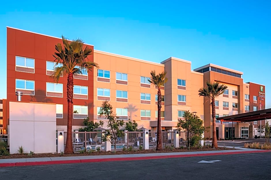 Holiday Inn Express And Suites Moreno Valley - Riverside By IHG