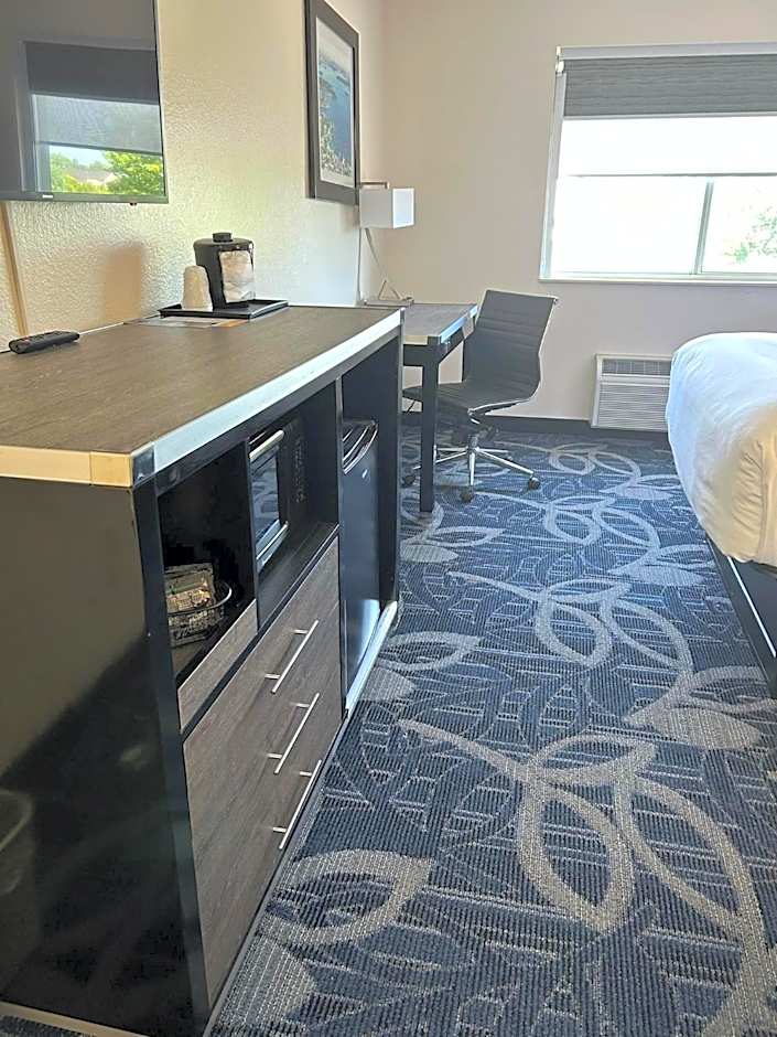 Comfort Inn & Suites Liverpool-Clay