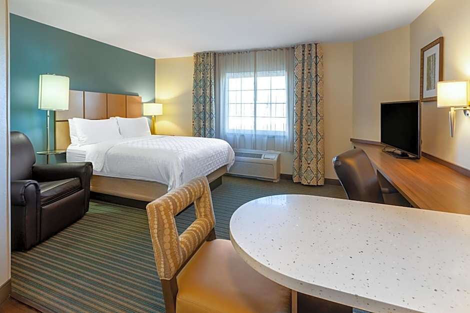 Candlewood Suites-West Springfield By IHG
