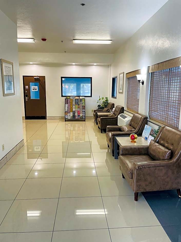 Super 8 by Wyndham Lacey Olympia Area