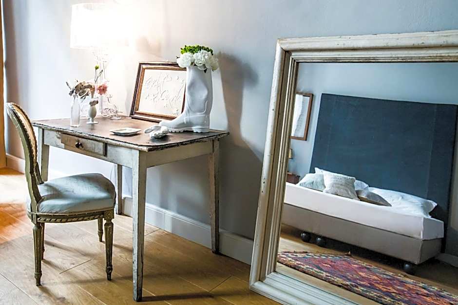 Soprarno Suites