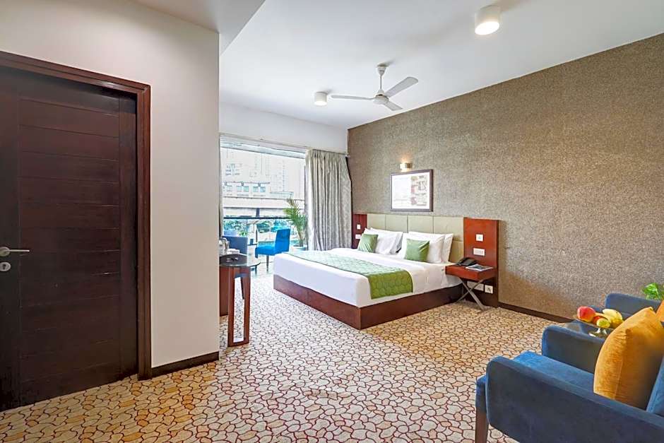 Photo 1 of 14 of Superior 1 King Bed