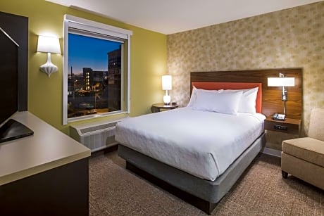 One-Bedroom Queen Suite - Non-Smoking