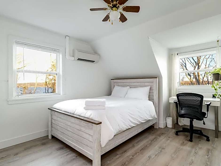 Cozy family waterfront retreat recently renovated