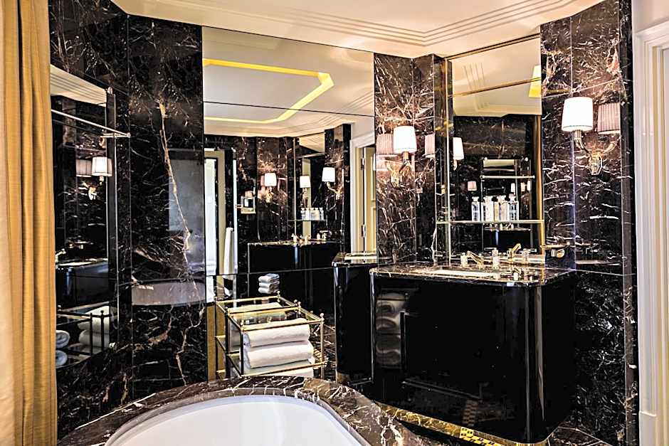 Prince de Galles, a Luxury Collection hotel, Paris