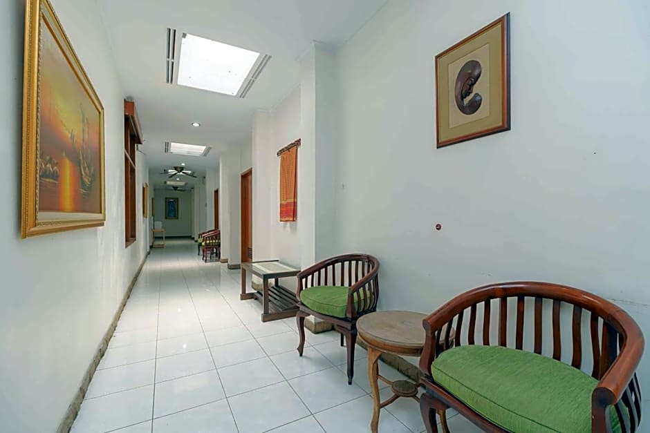 RedDoorz Plus near Kemang Raya