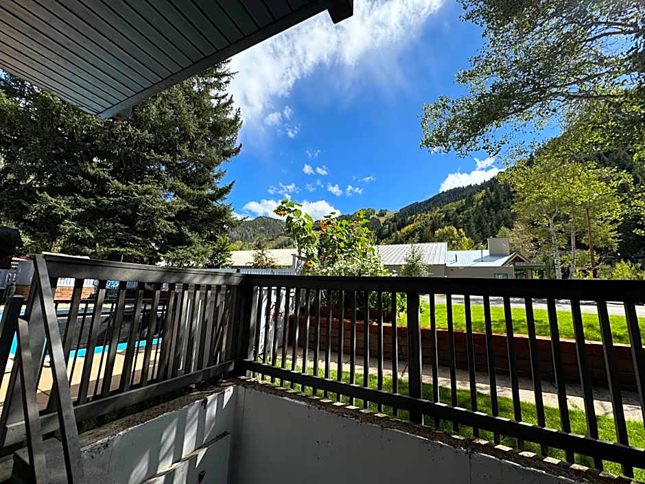 Shadow Mountain Lodge