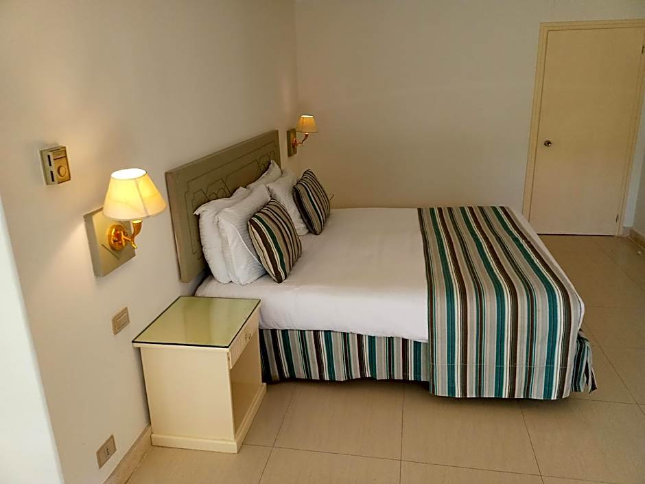 Cairo Pyramids Hotel