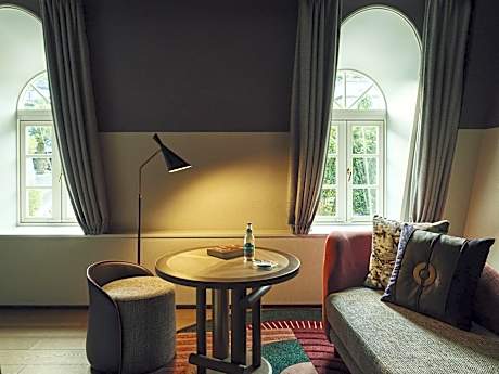 1 King Bed Premium Main Building