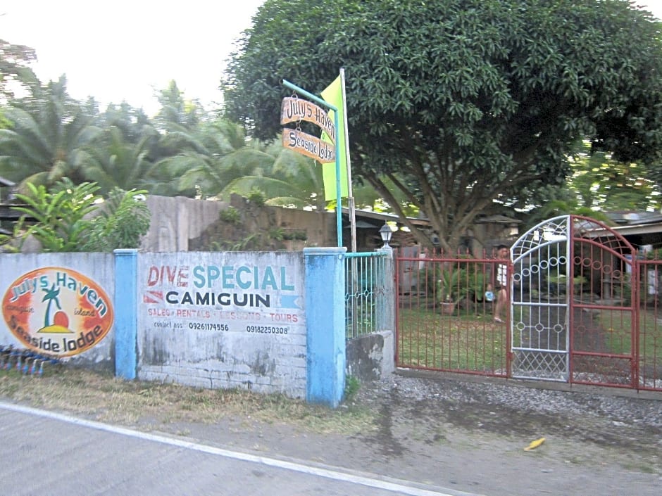 RedDoorz @ July's Haven Seaside Pension Camiguin