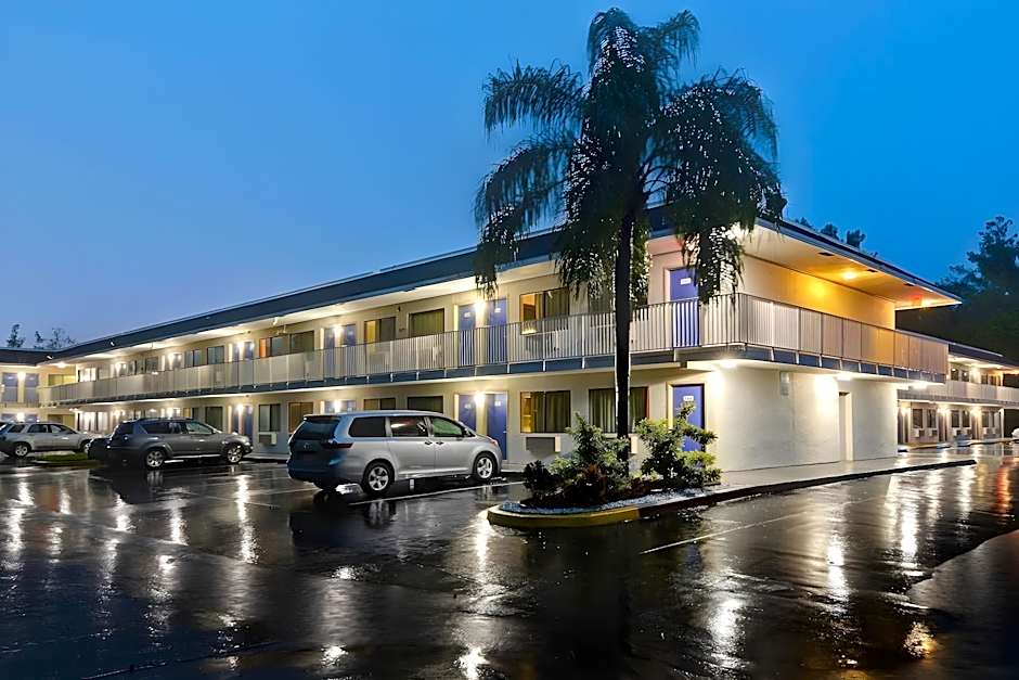 Motel 6 Dania Beach, FL