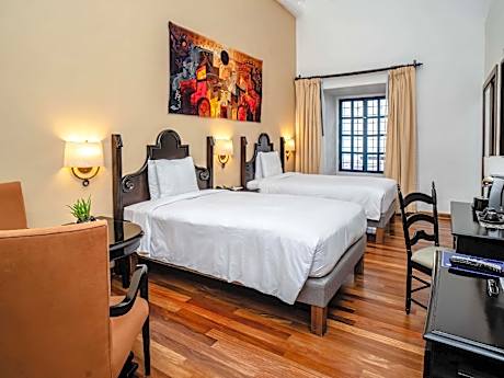 Colonial Room with 2 Single Beds