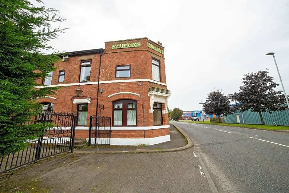 OYO The Rowers Hotel