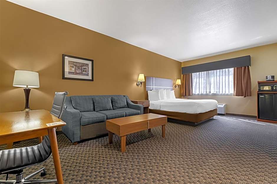 Best Western Plus Shamrock Inn & Suites