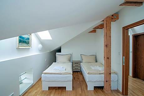 Twin Room with Private External Bathroom