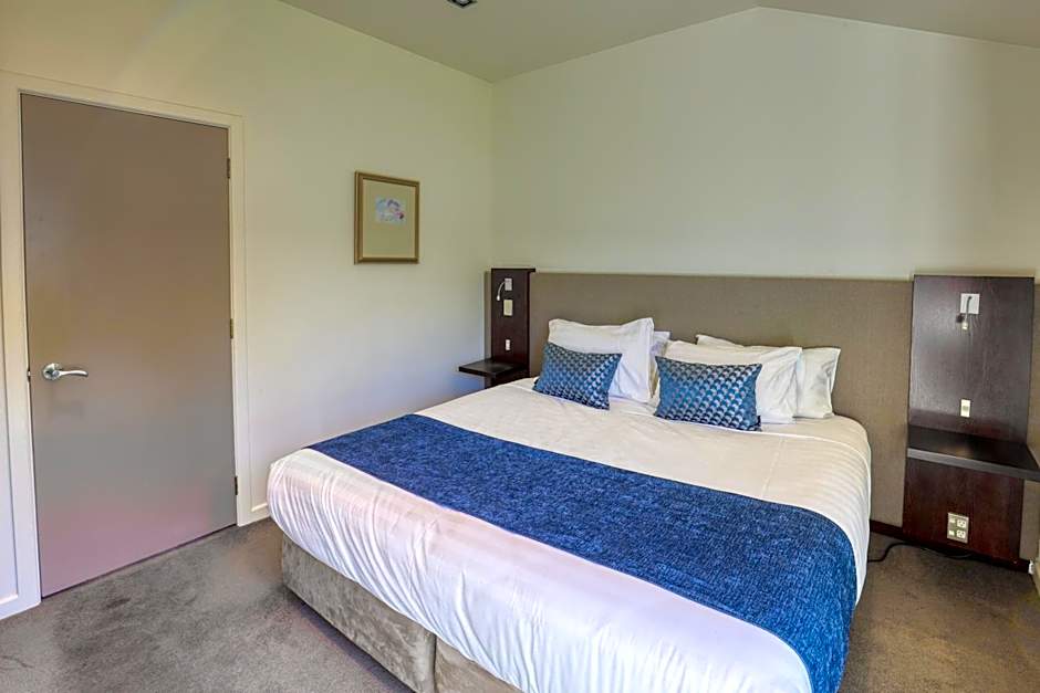 Garden Court Suites & Apartments