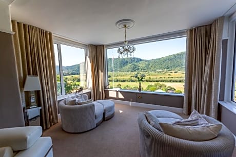 Deluxe Suite with Mountain View