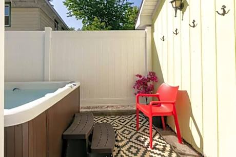 Walk To Parks, Dining & Lake! Game Room! Hot Tub!