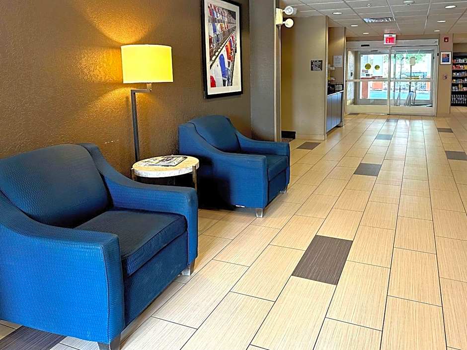 Comfort Suites Airport
