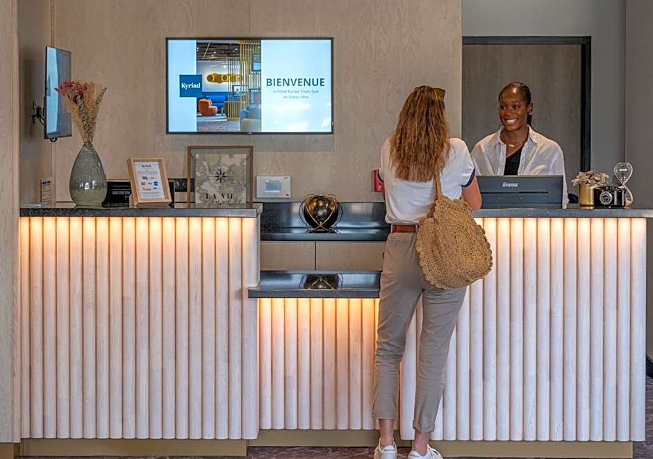 KYRIAD Tours Sud - Ballan Mire