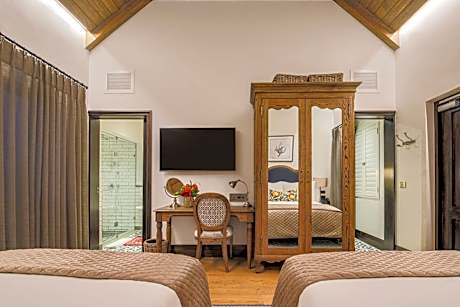 Roeshuis Superior Two Double Beds Non-Smoking