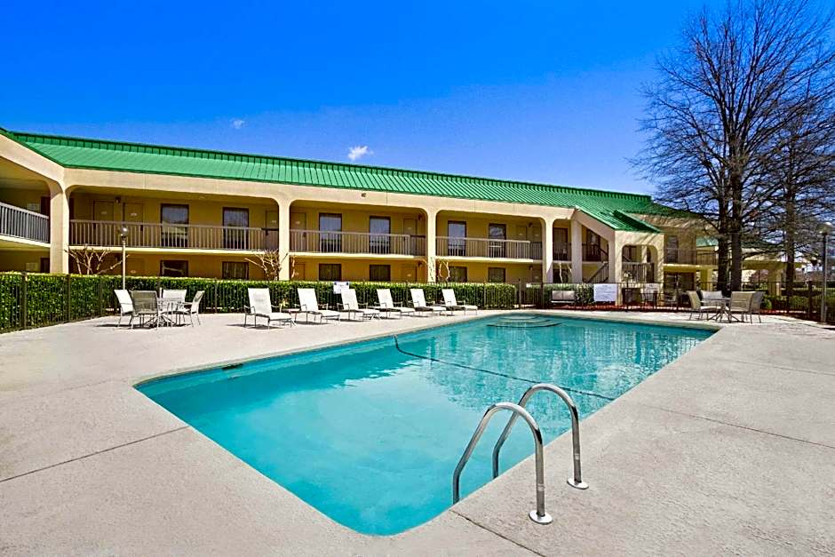 Howard Johnson by Wyndham Greensboro Near the Coliseum