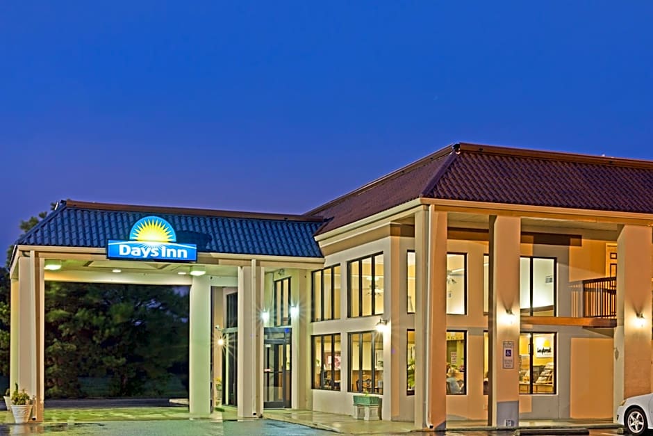 Days Inn by Wyndham Clinton